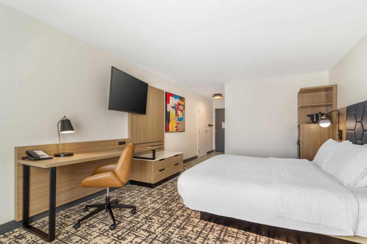 King Room - Disability Access with Bath Tub Non-Smoking at Hampton Inn Atlanta - Stockbridge