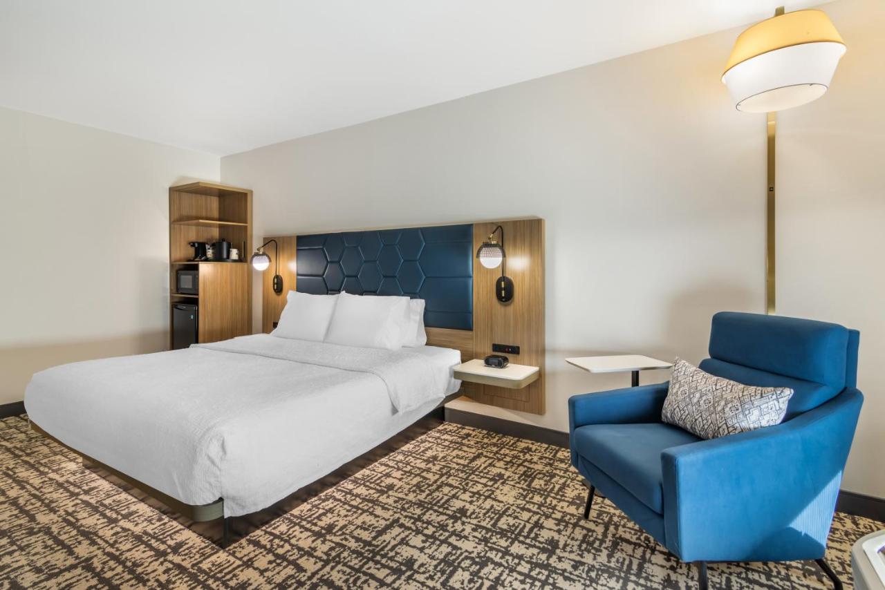 King Room - Disability Access with Bath Tub Non-Smoking at Hampton Inn Atlanta - Stockbridge