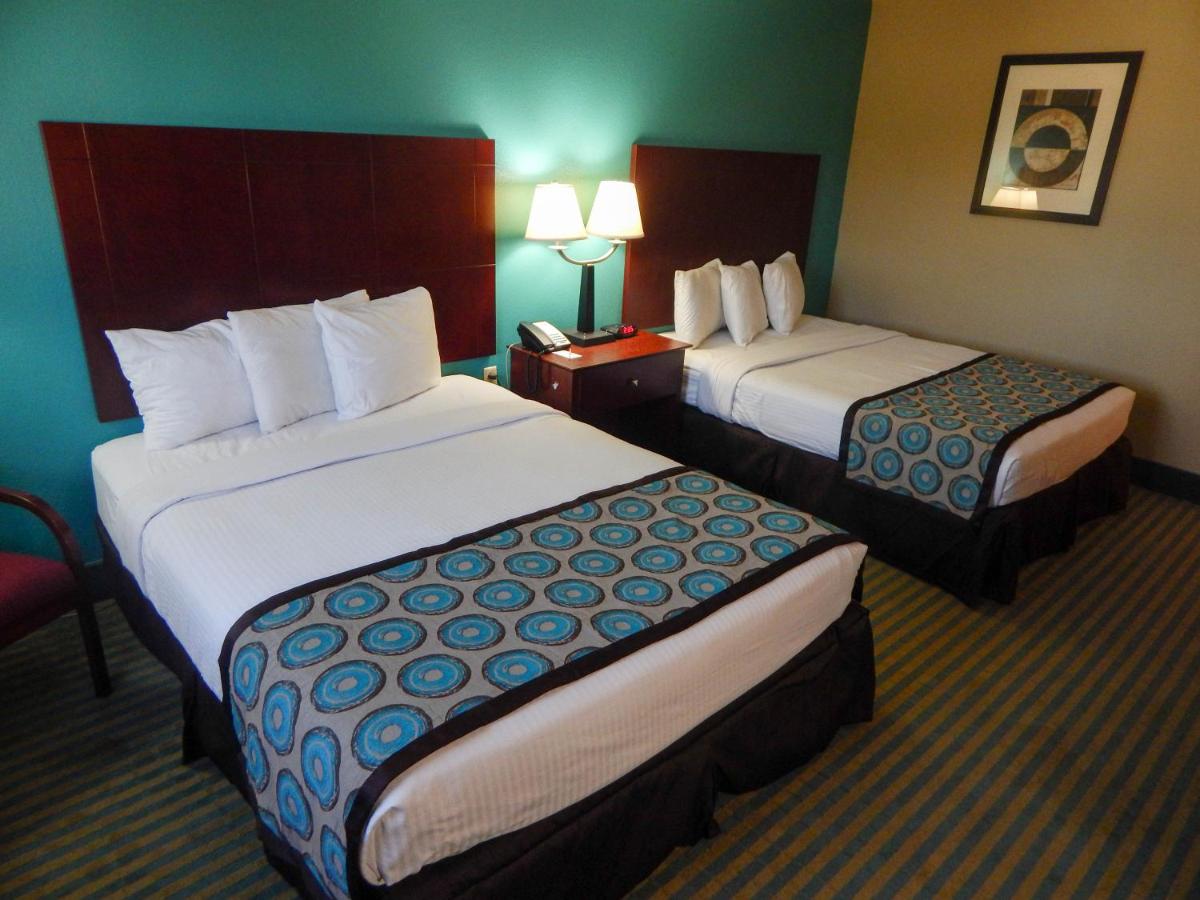 Queen Room with Two Queen Beds - Non-Smoking at Howard Johnson by Wyndham Arlington Ballpark / Six Flags