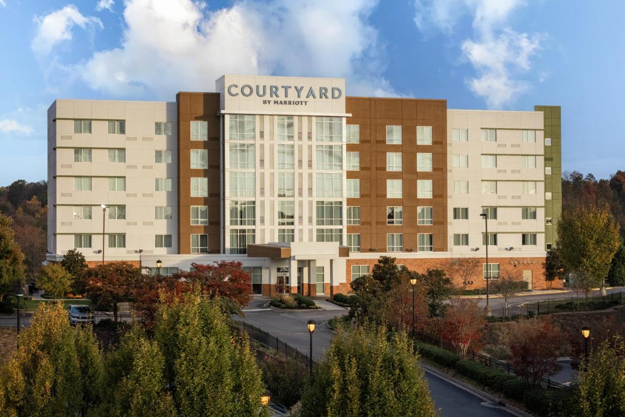 Deluxe King Room with Sofa Bed at Courtyard by Marriott Knoxville West/Bearden