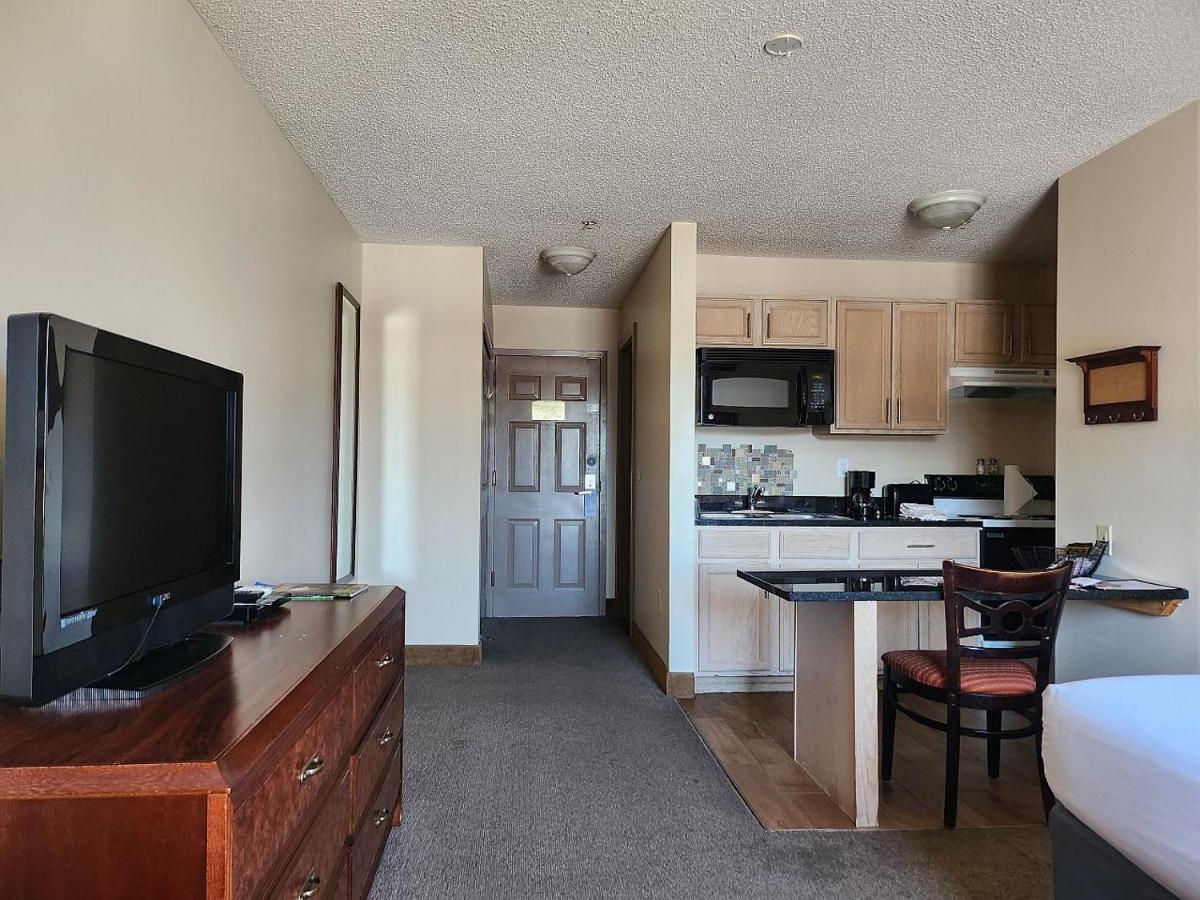 | Ashley Quarters Hotel