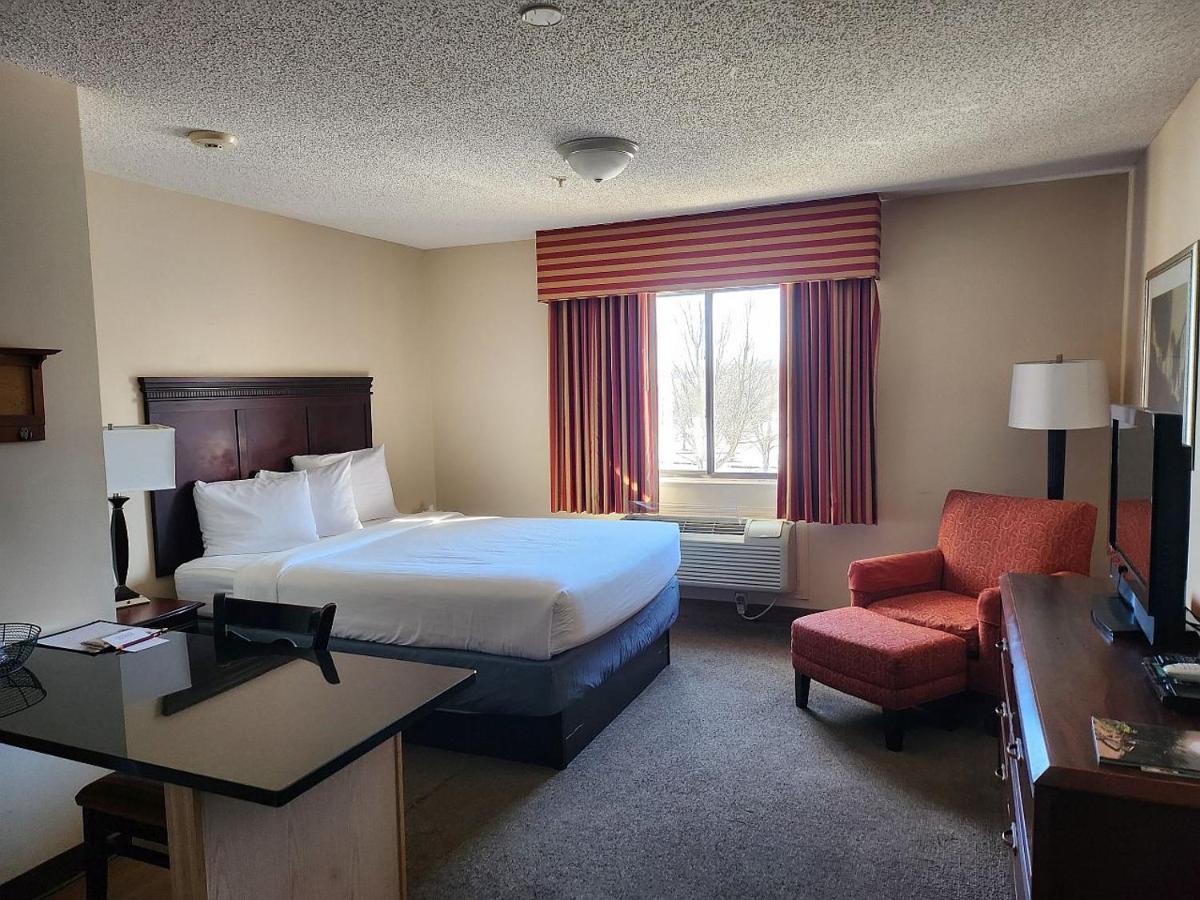 | Ashley Quarters Hotel