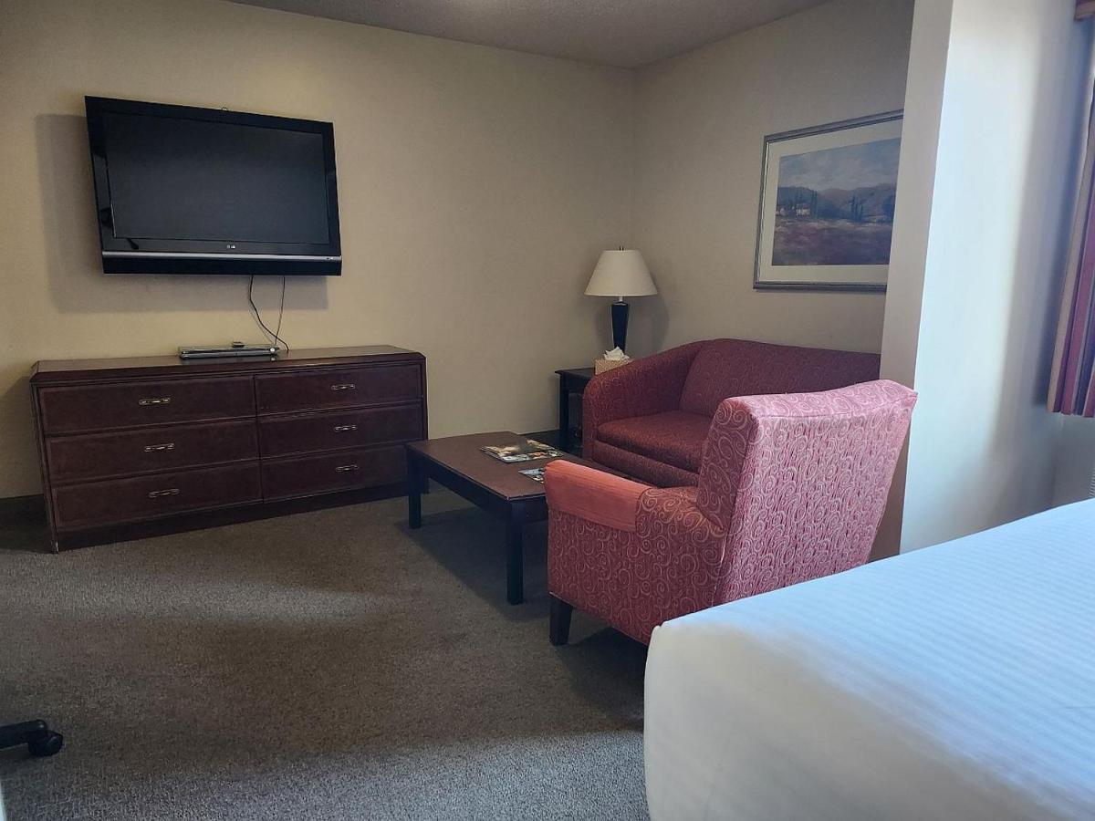 Deluxe King Room with Sofa Bed at Ashley Quarters Hotel Cincinnati Airport