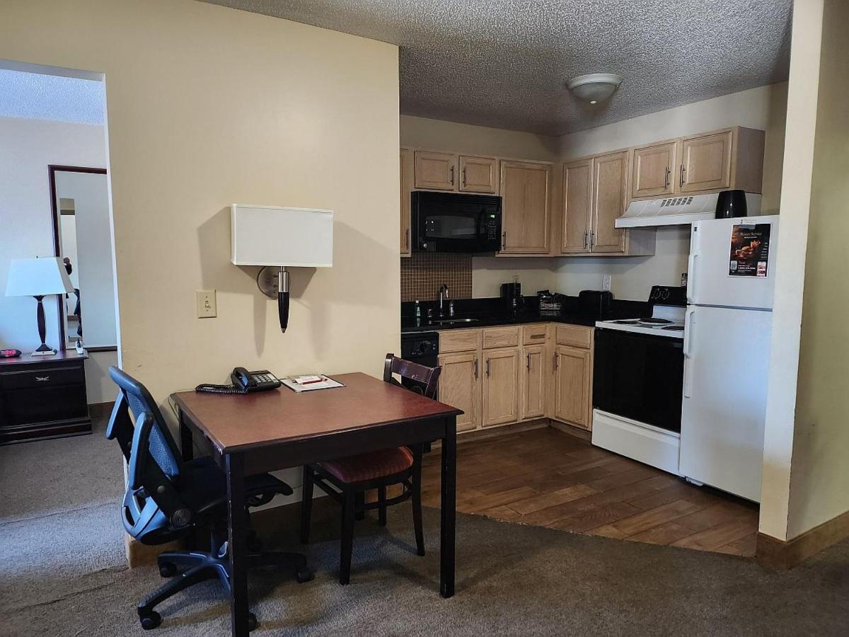 | Ashley Quarters Hotel