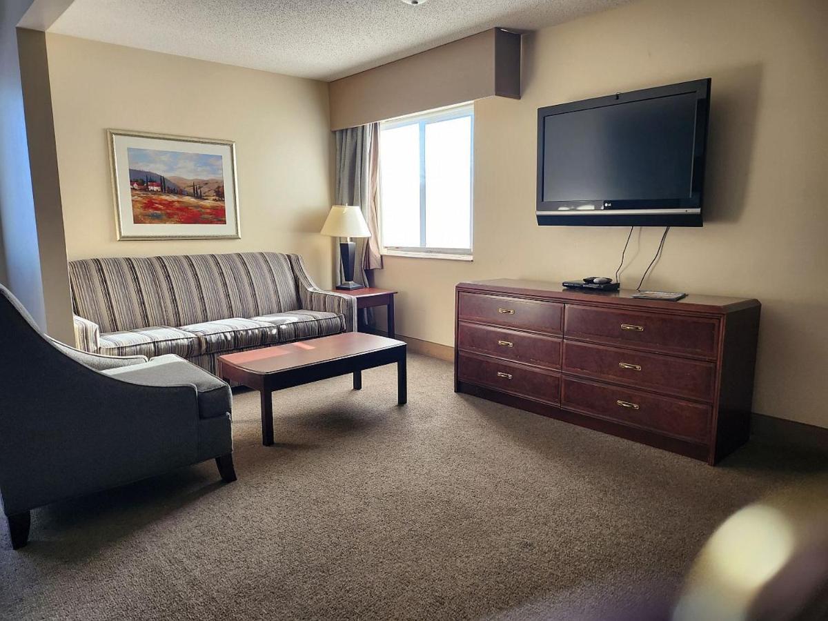 Deluxe Queen Room with Two Queen Beds and Sofa Bed at Ashley Quarters Hotel Cincinnati Airport