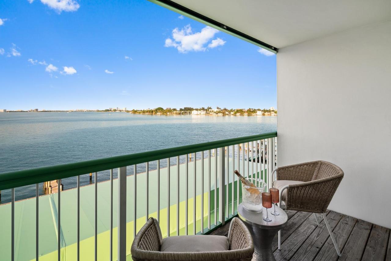 King Room with King Bed and Balcony - Bayfront/Non-Smoking at Palm Tree Club Miami Hotel