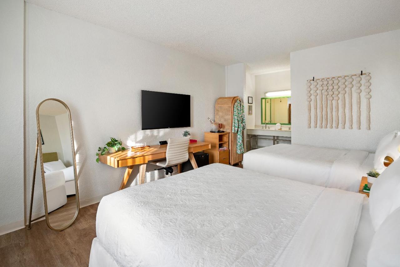 Quadruple Room with Two Double Beds - Non-Smoking at Palm Tree Club Miami Hotel