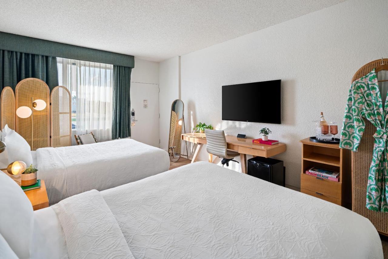 Quadruple Room with Two Double Beds - Non-Smoking at Palm Tree Club Miami Hotel