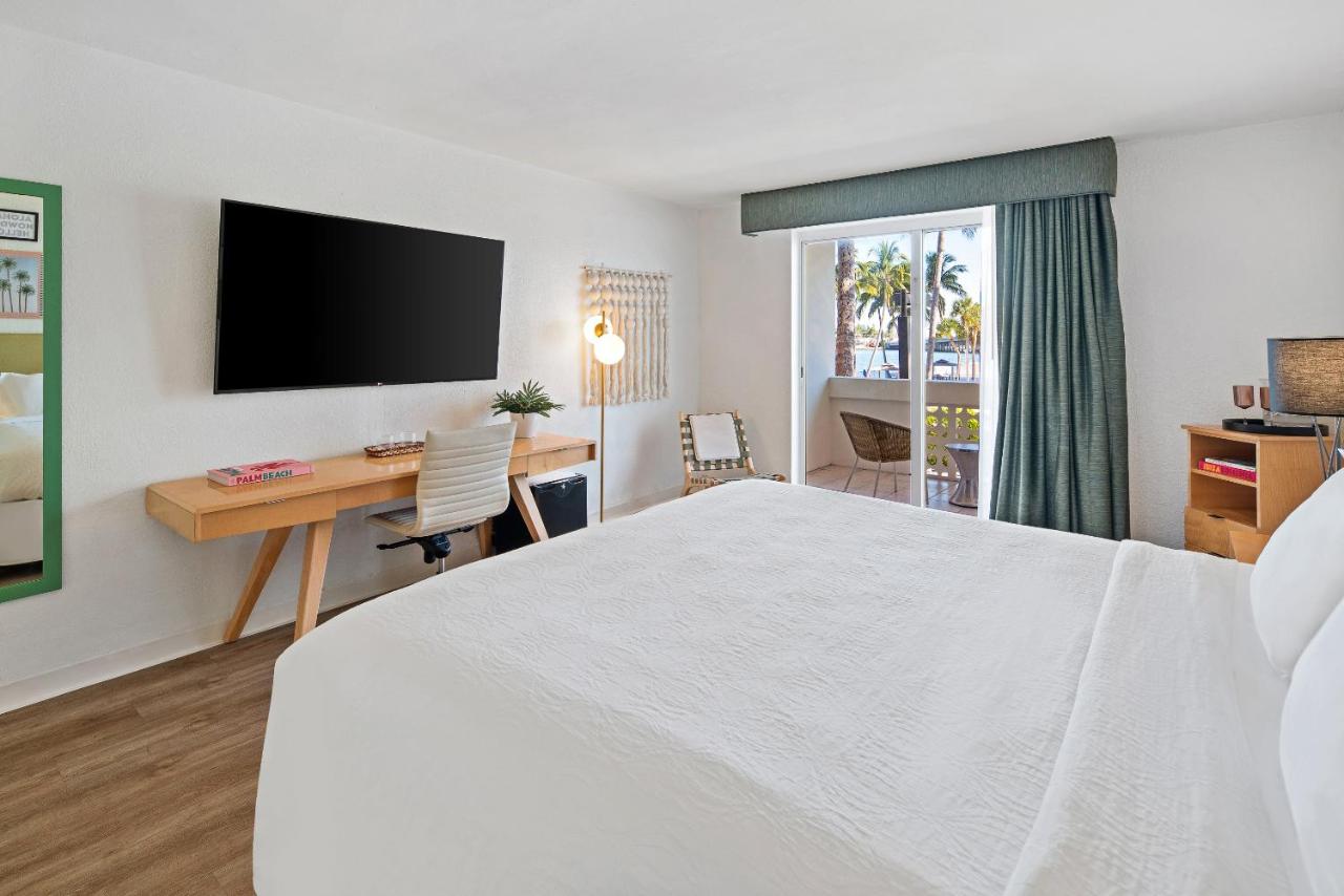 King Room with King Bed and Balcony - Non-Smoking at Palm Tree Club Miami Hotel