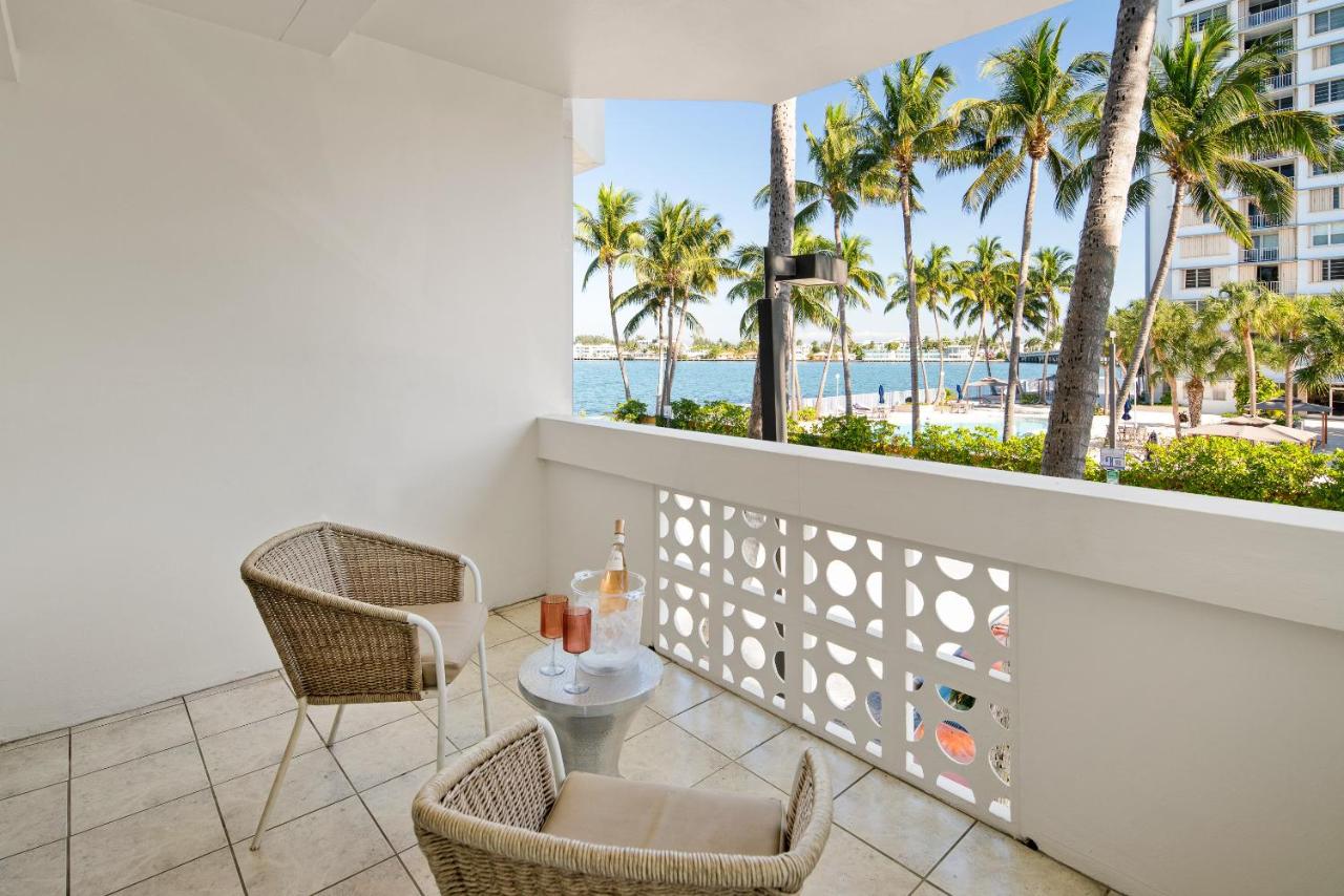 King Room with King Bed and Balcony - Non-Smoking at Palm Tree Club Miami Hotel