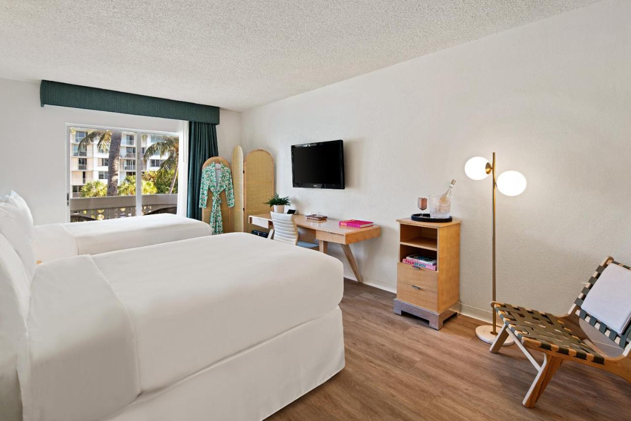 Quadruple Room with Queen Bed and Balcony - Non-Smoking at Palm Tree Club Miami Hotel