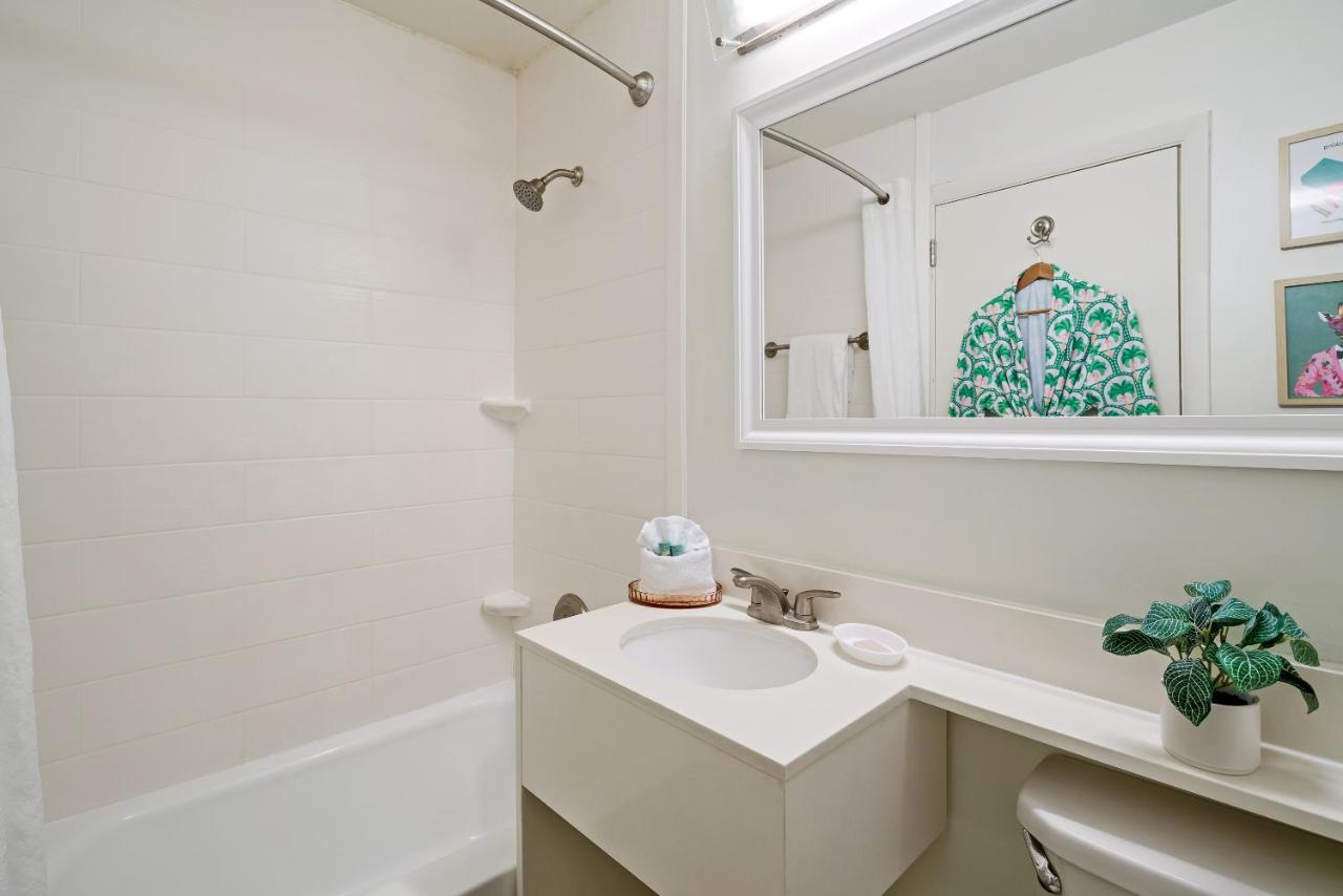 Studio with Queen Bed - Non-Smoking at Palm Tree Club Miami Hotel