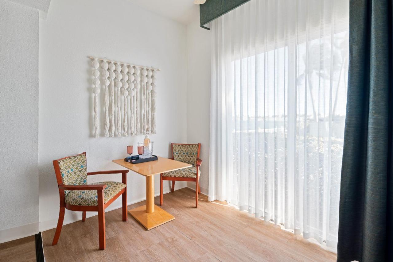 Studio with Queen Bed - Non-Smoking at Palm Tree Club Miami Hotel