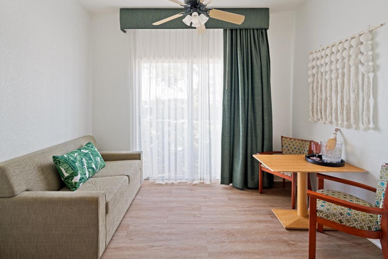 Studio with Queen Bed and Sofa Bed - Non-Smoking at Palm Tree Club Miami Hotel