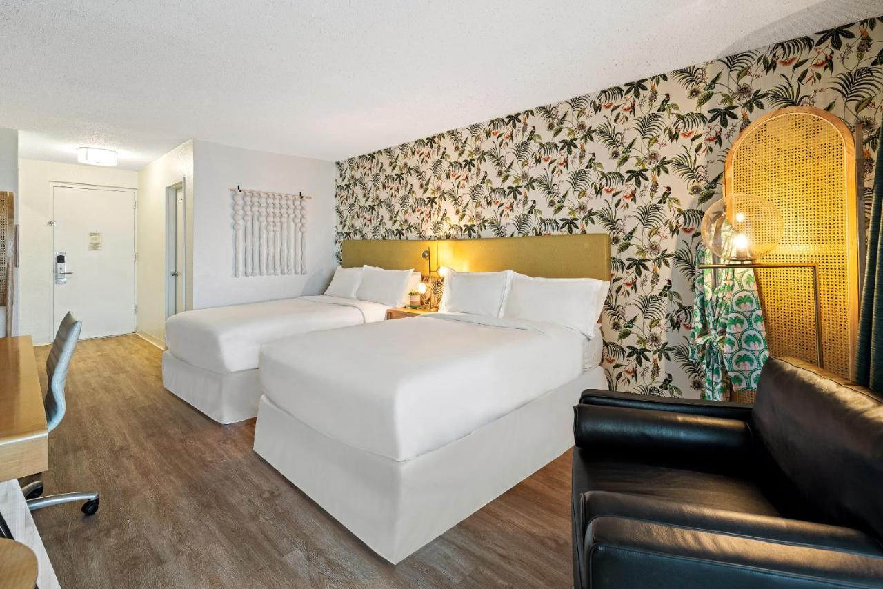 Queen Room with Two Queen Beds with Bay View at Palm Tree Club Miami Hotel