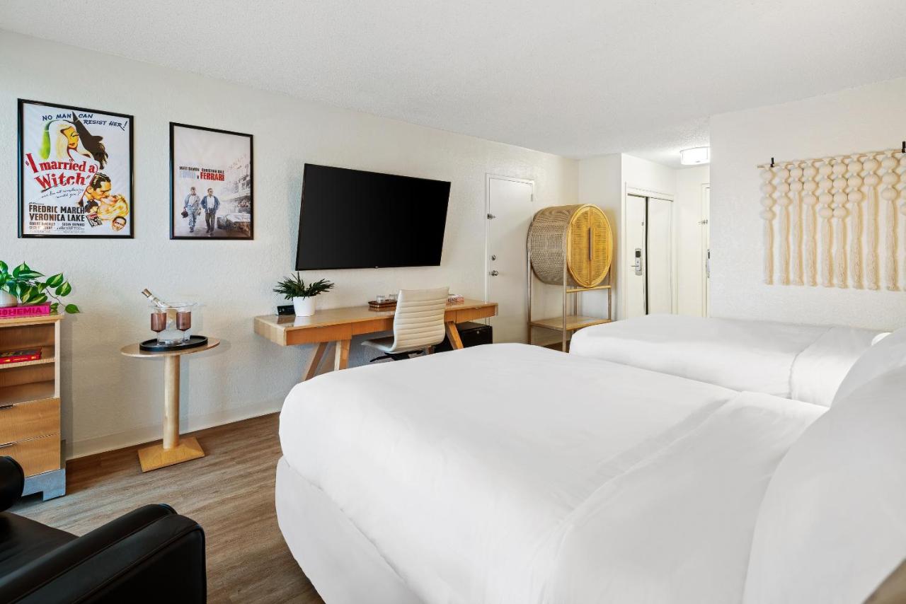 Queen Room with Two Queen Beds with Bay View at Palm Tree Club Miami Hotel