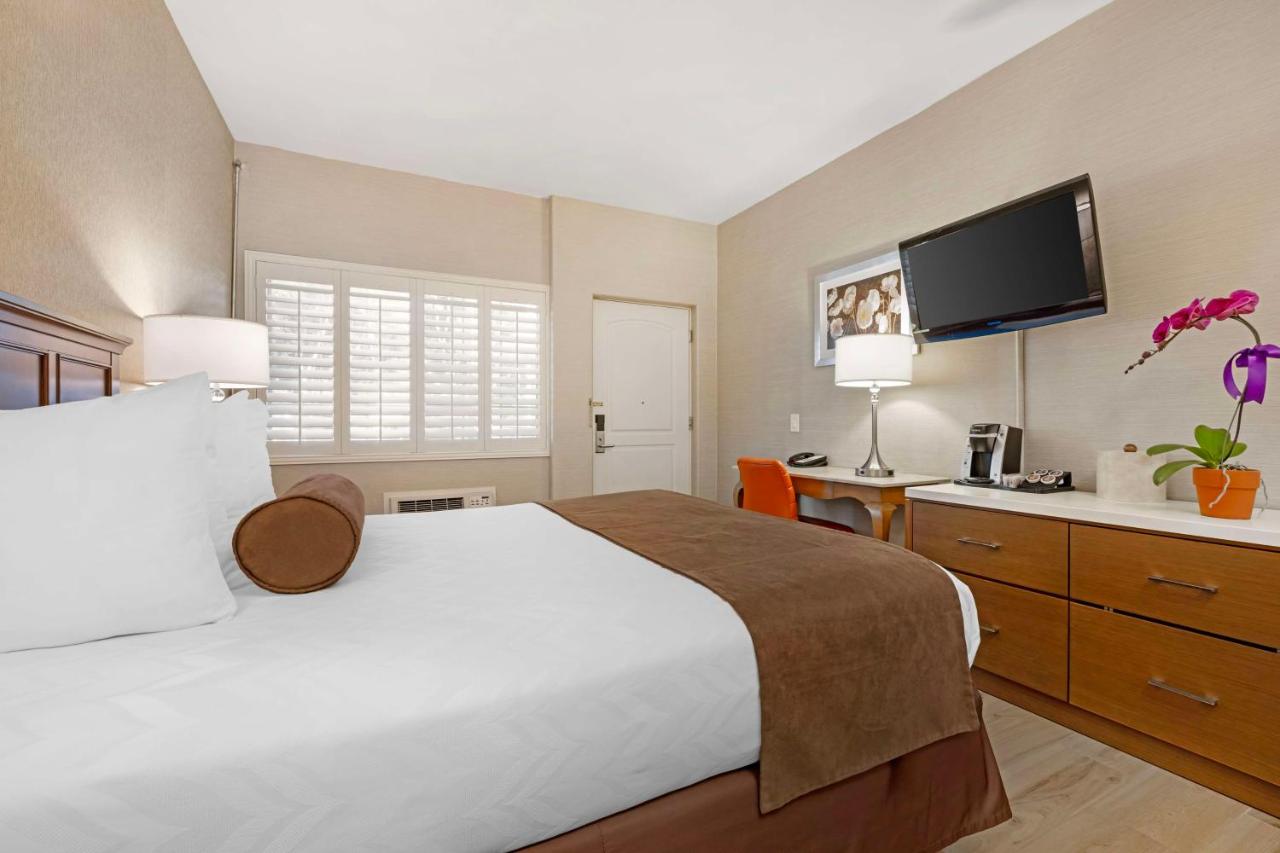 Queen Room - Disability Access/Roll-in Shower at Best Western Downtown San Diego