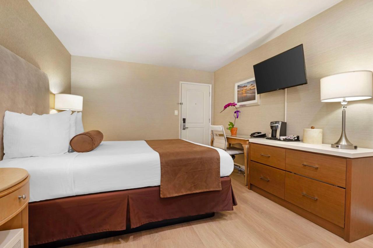 Queen Room - Disability Access/Bathtub at Best Western Downtown San Diego