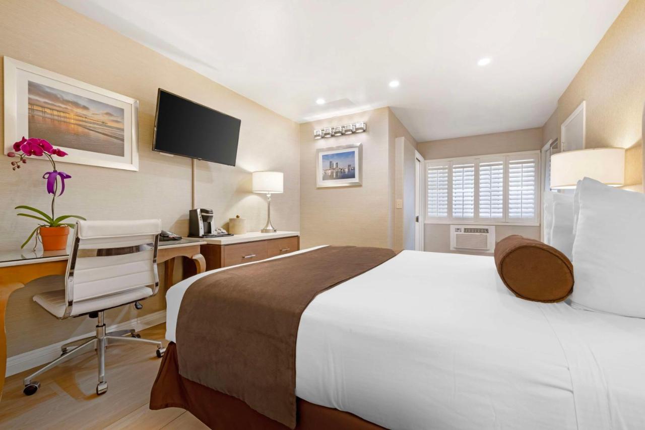 Queen Room - Disability Access/Bathtub at Best Western Downtown San Diego