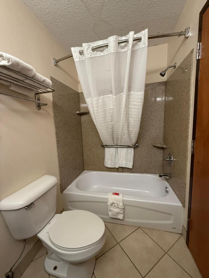 | Days Inn by Wyndham Mount Hope