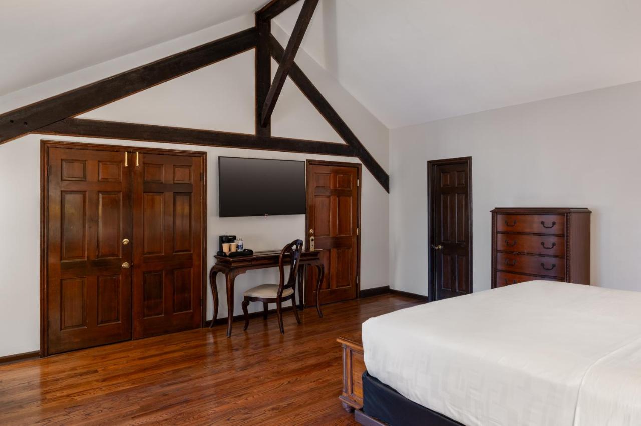 King Suite at Chateau Hotel