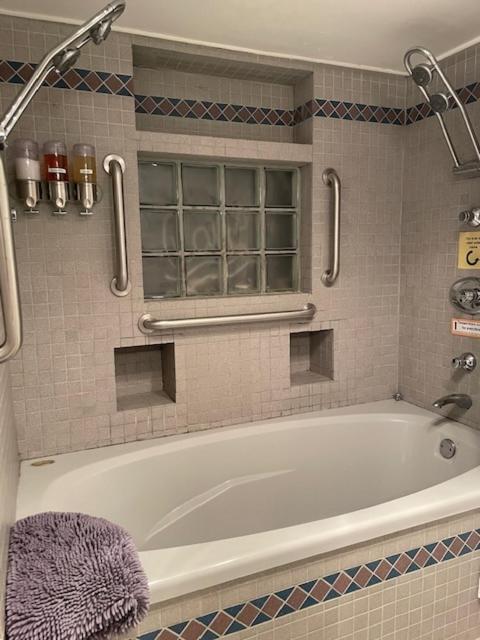 | Ray's Bucktown Bed and Breakfast