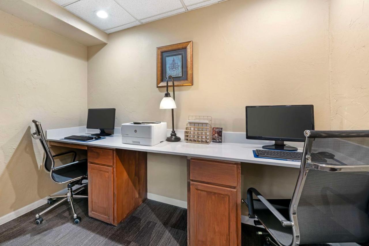 | Best Western Green Bay Inn and Conference Center