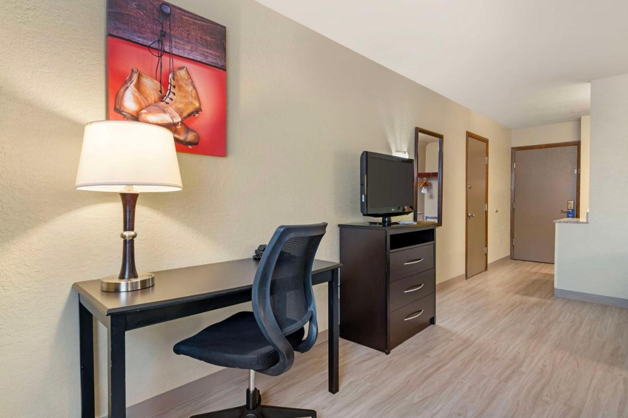 | Best Western Green Bay Inn and Conference Center
