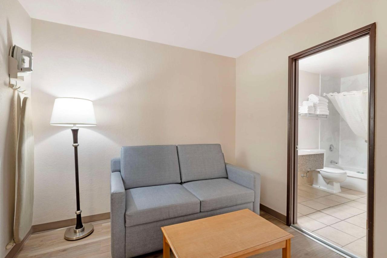 | Best Western Green Bay Inn and Conference Center