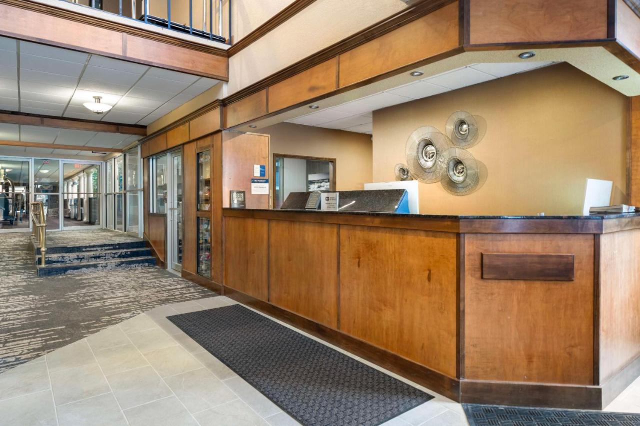 | Best Western Green Bay Inn and Conference Center