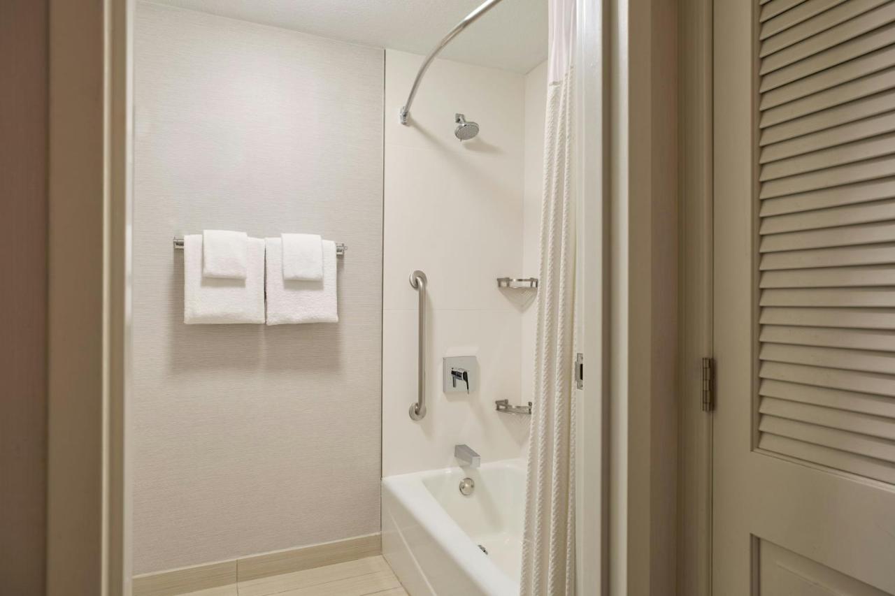 | Courtyard by Marriott Phoenix North