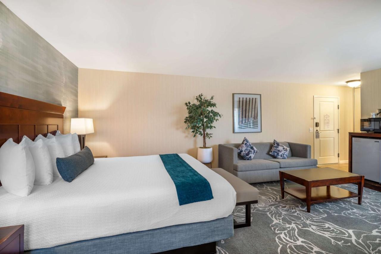 King Suite - Non-Smoking at Best Western Plus Carpinteria Inn