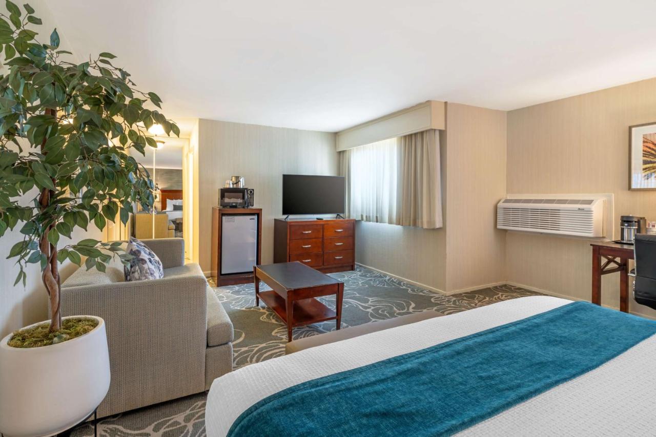 King Suite - Non-Smoking at Best Western Plus Carpinteria Inn