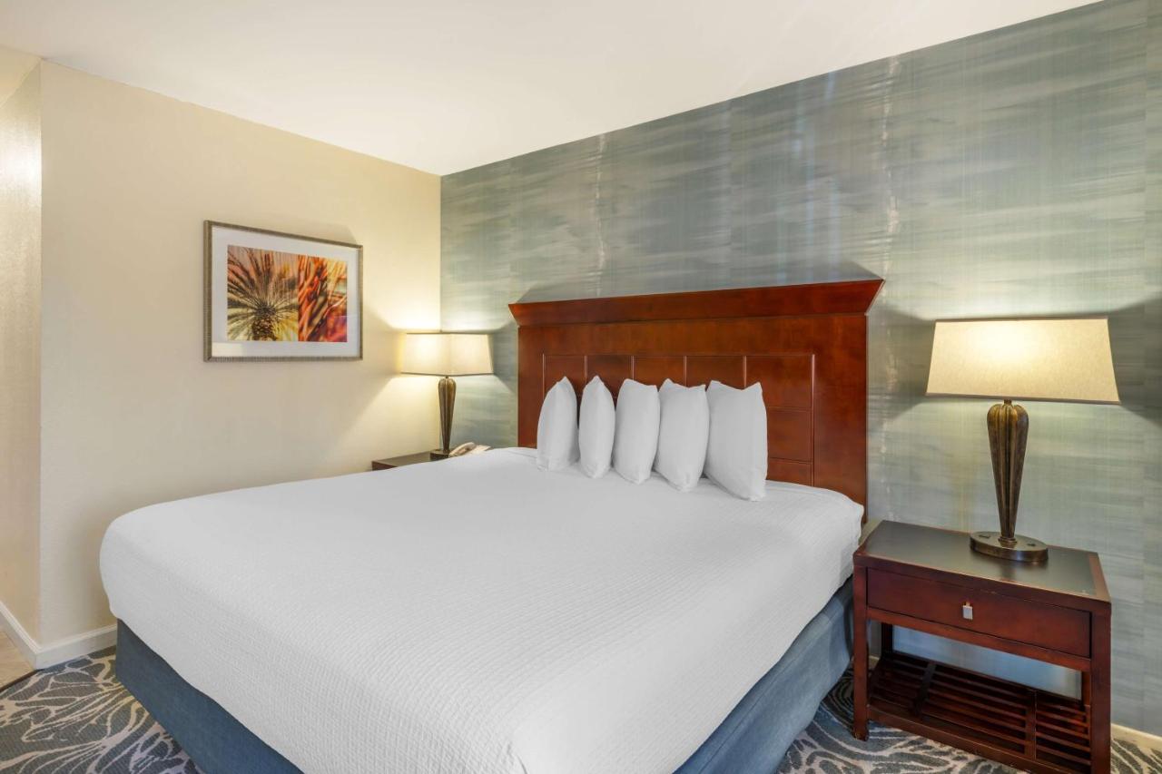 King Room-Disability Access at Best Western Plus Carpinteria Inn