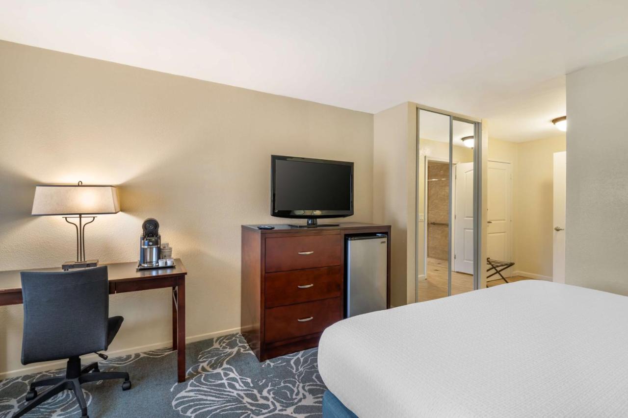 King Room-Disability Access at Best Western Plus Carpinteria Inn