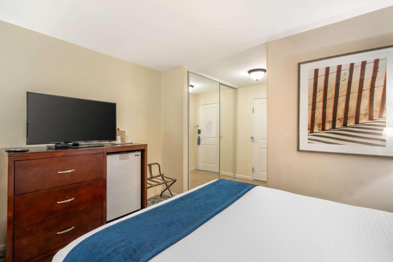 | Best Western Plus Carpinteria Inn