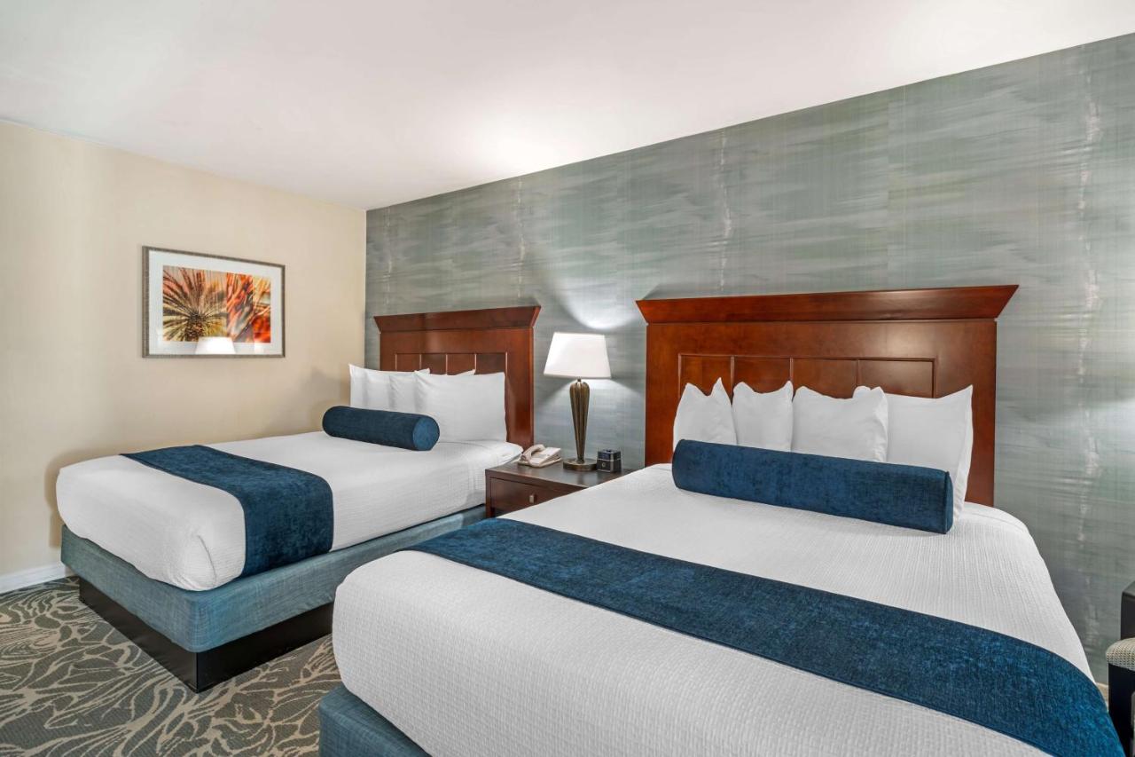 Queen Room with Two Queen Beds - Disability Access at Best Western Plus Carpinteria Inn