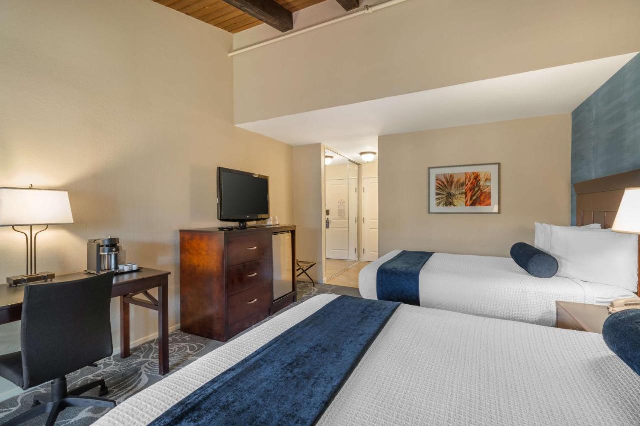 Queen Room with Two Queen Beds-Non-Smoking at Best Western Plus Carpinteria Inn