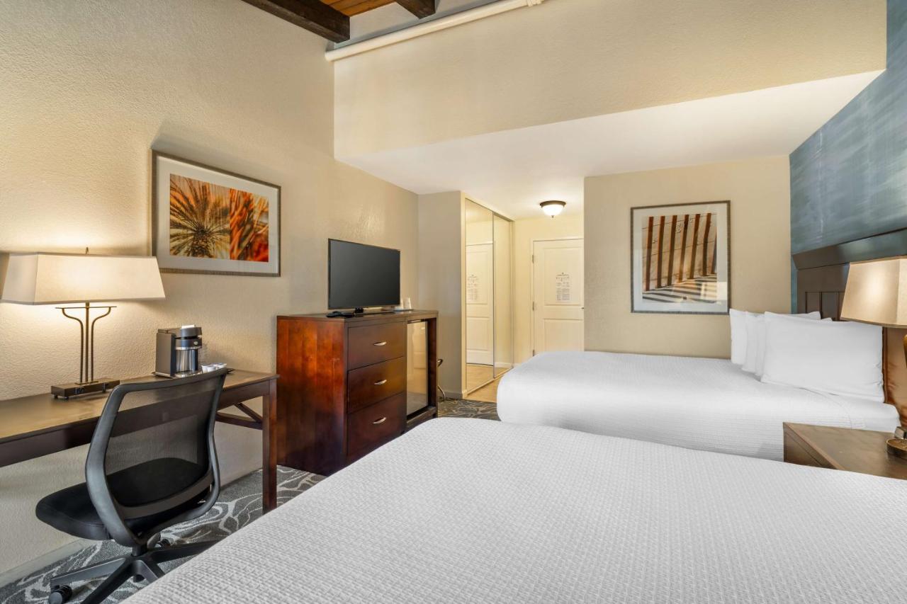 Queen Room with Two Queen Beds with Courtyard View at Best Western Plus Carpinteria Inn