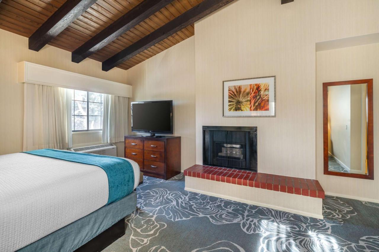 King Suite with Sofa Bed - Non-Smoking at Best Western Plus Carpinteria Inn