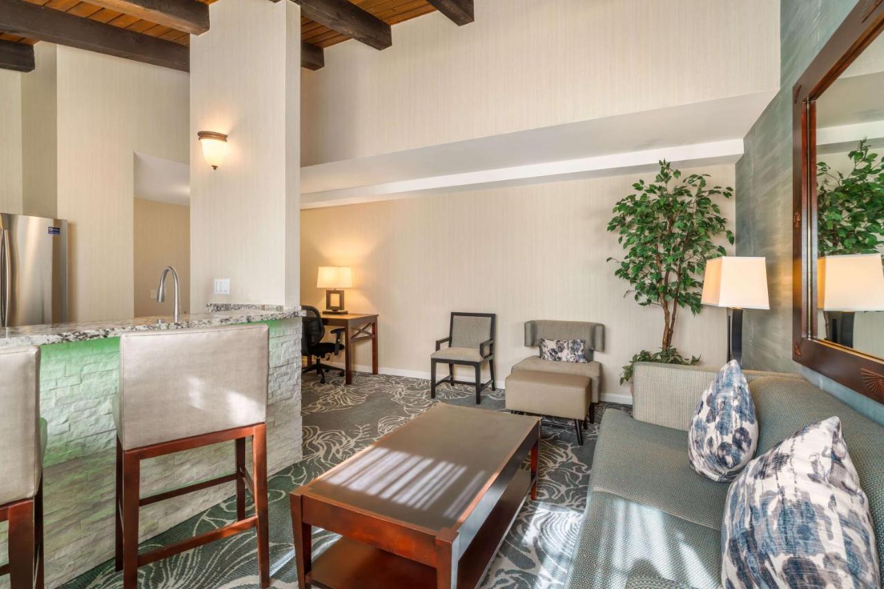 King Suite with Sofa Bed - Non-Smoking at Best Western Plus Carpinteria Inn