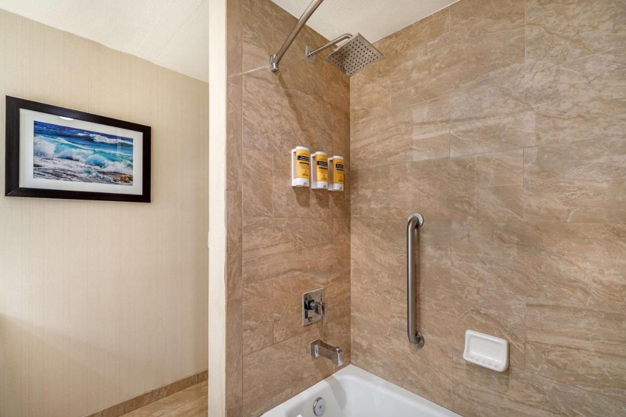 Queen Room with Two Queen Beds-Non-Smoking at Best Western Plus Carpinteria Inn