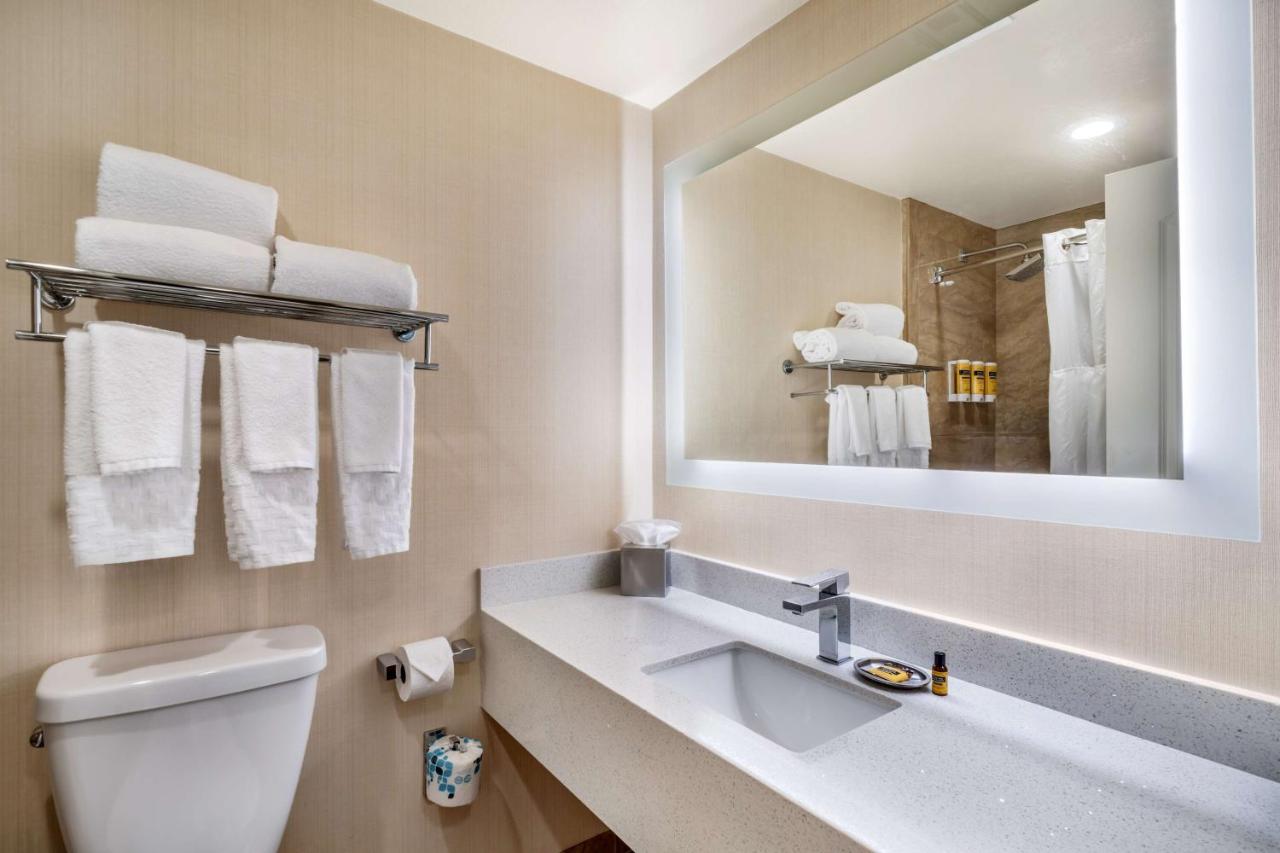 | Best Western Plus Carpinteria Inn