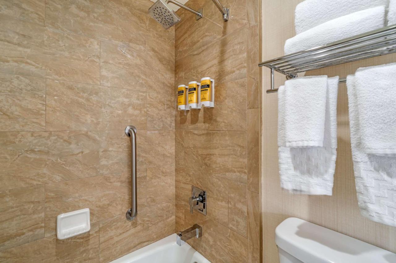 | Best Western Plus Carpinteria Inn