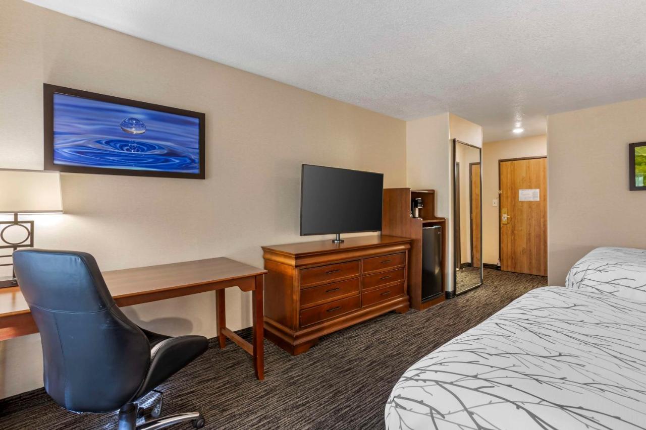 | Best Western Plus Landmark Inn