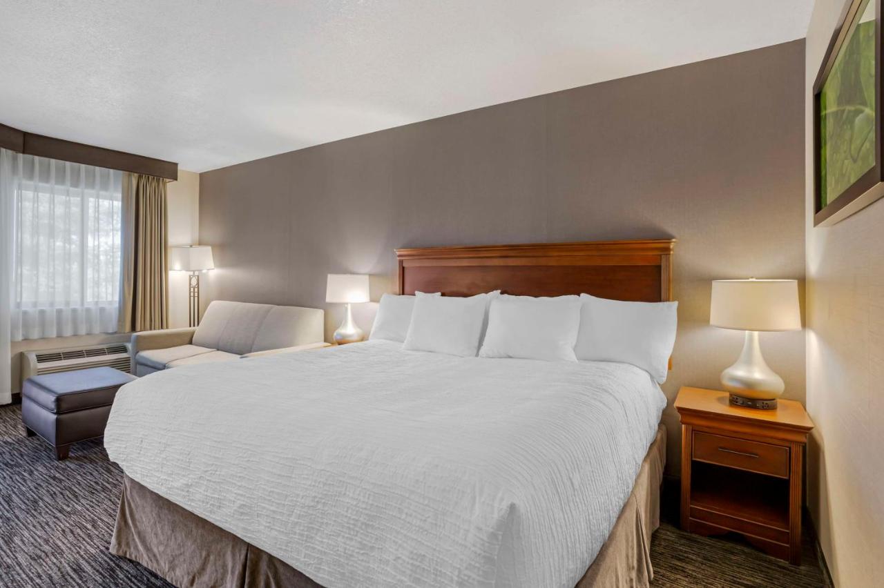 King Room with Sofa Bed - Non-Smoking at Best Western Plus Landmark Inn