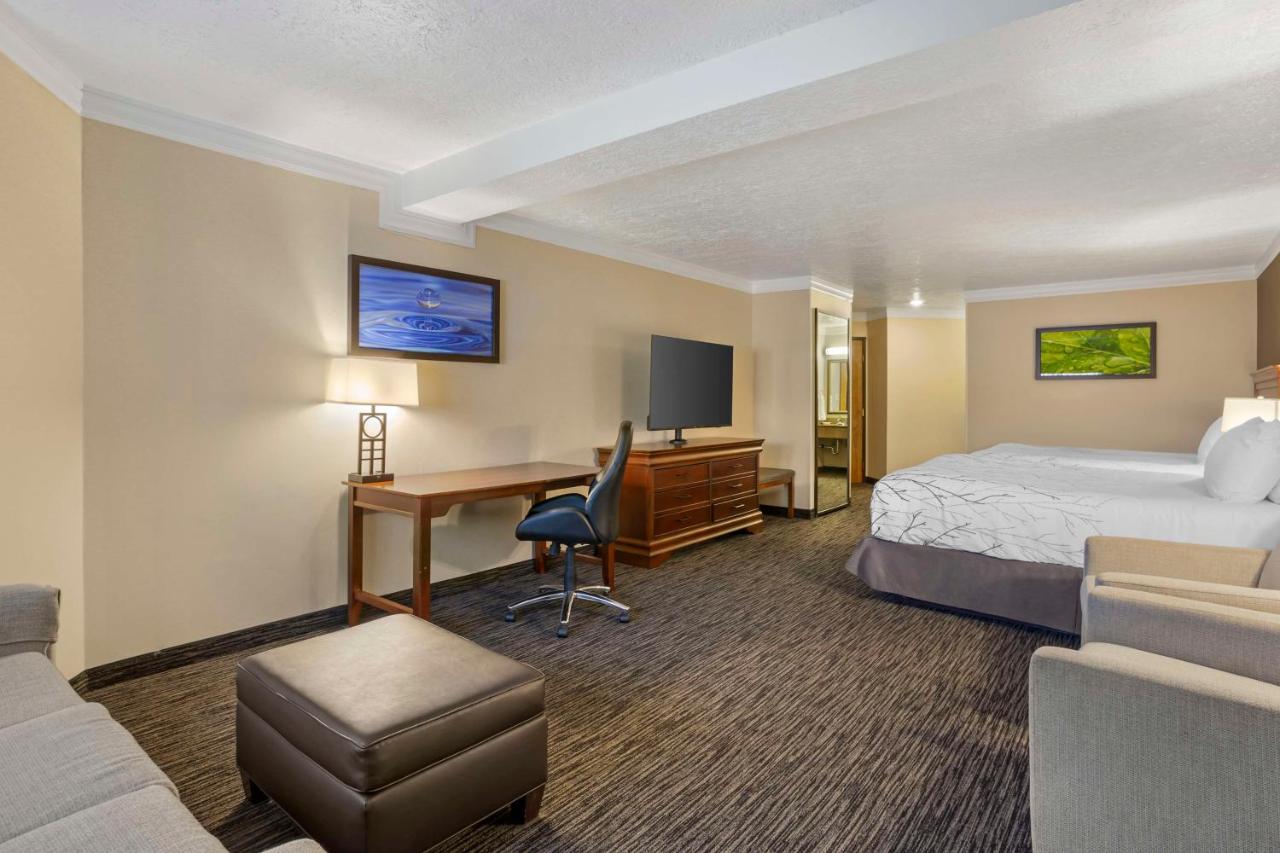 | Best Western Plus Landmark Inn