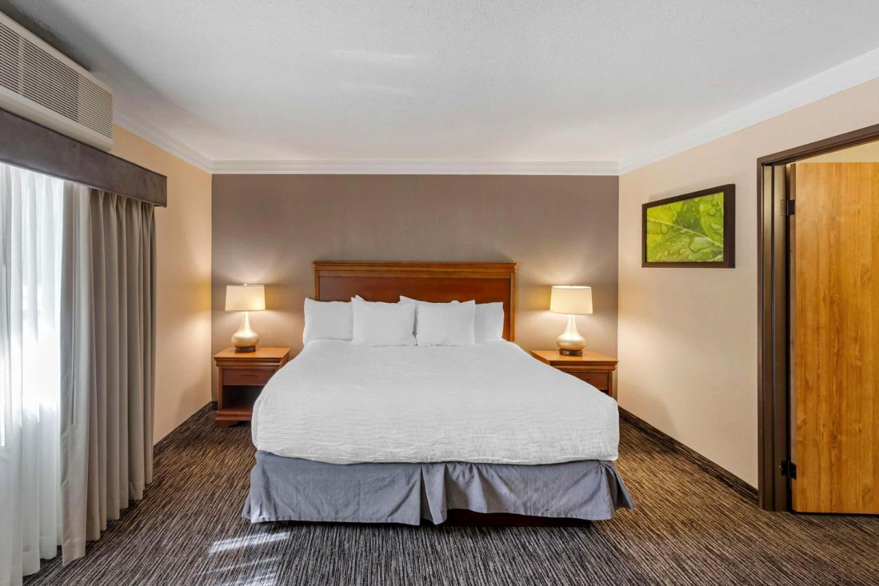 | Best Western Plus Landmark Inn