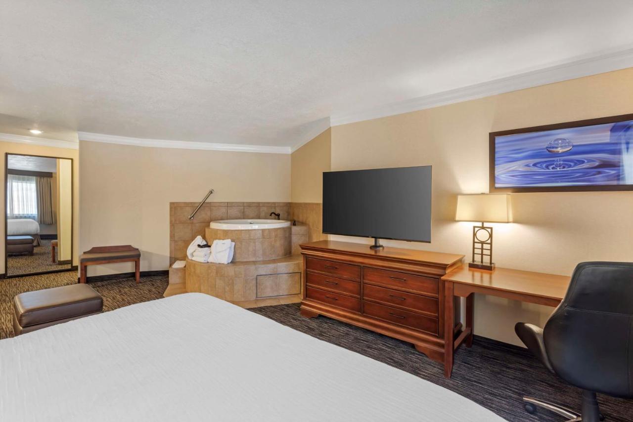 | Best Western Plus Landmark Inn