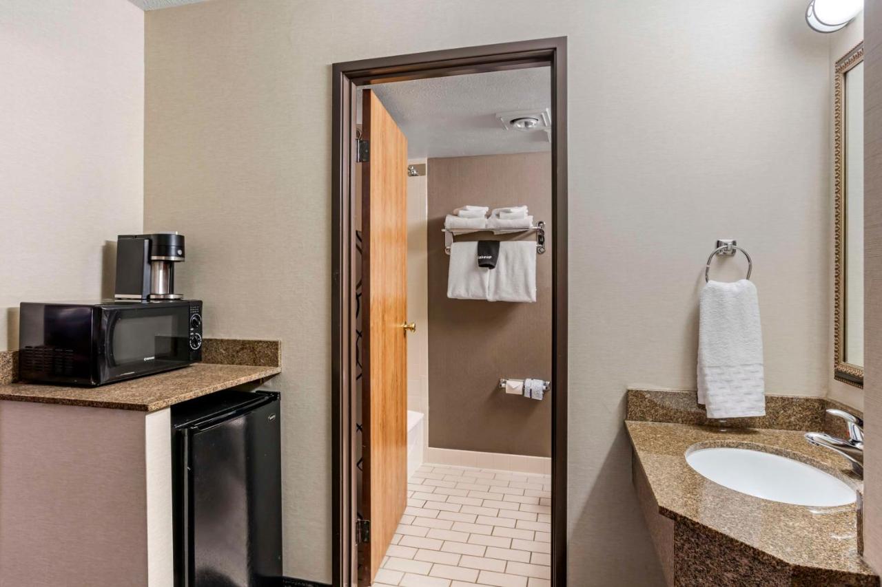 | Best Western Plus Landmark Inn